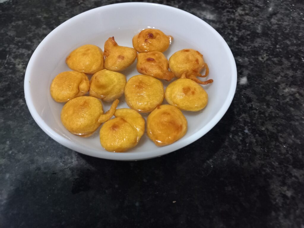 Malaidaar Kadi with Soft Pakoda