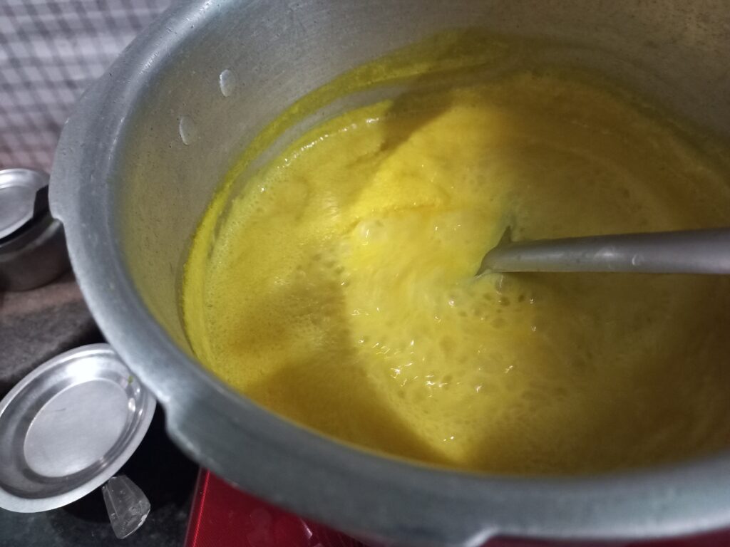 Malaidaar Kadi with Soft Pakoda