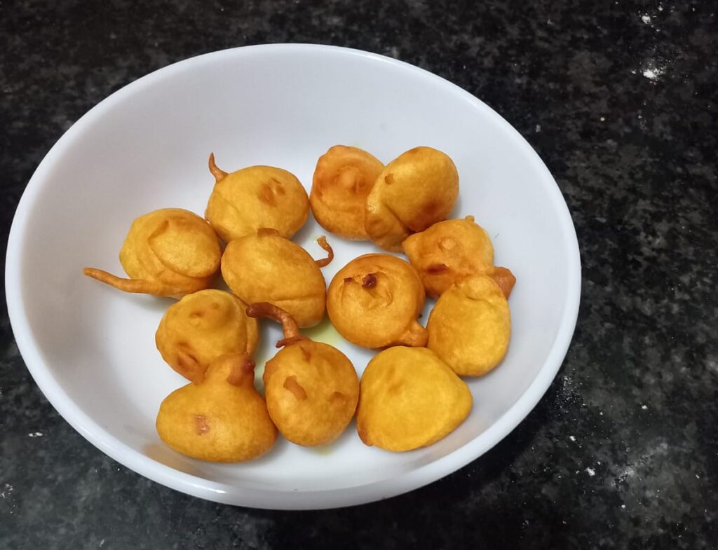 Malaidaar Kadi with Soft Pakoda